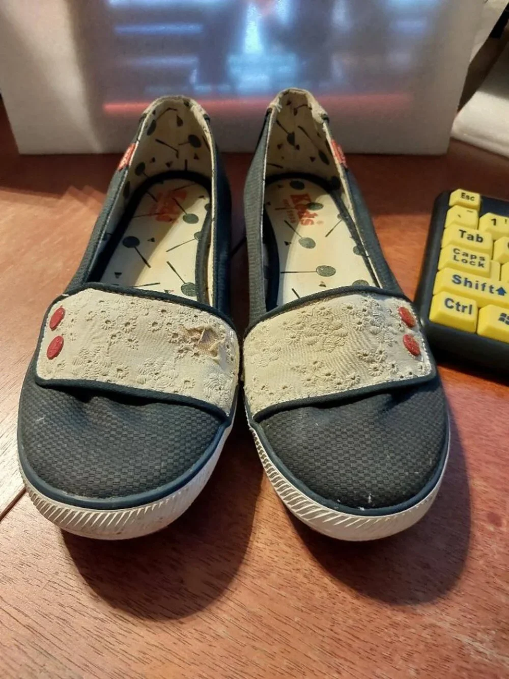 Vintage Keds WMN Slip On Sneakers Eyelet Lace Overlay Across Forefoot Strap Sz 6